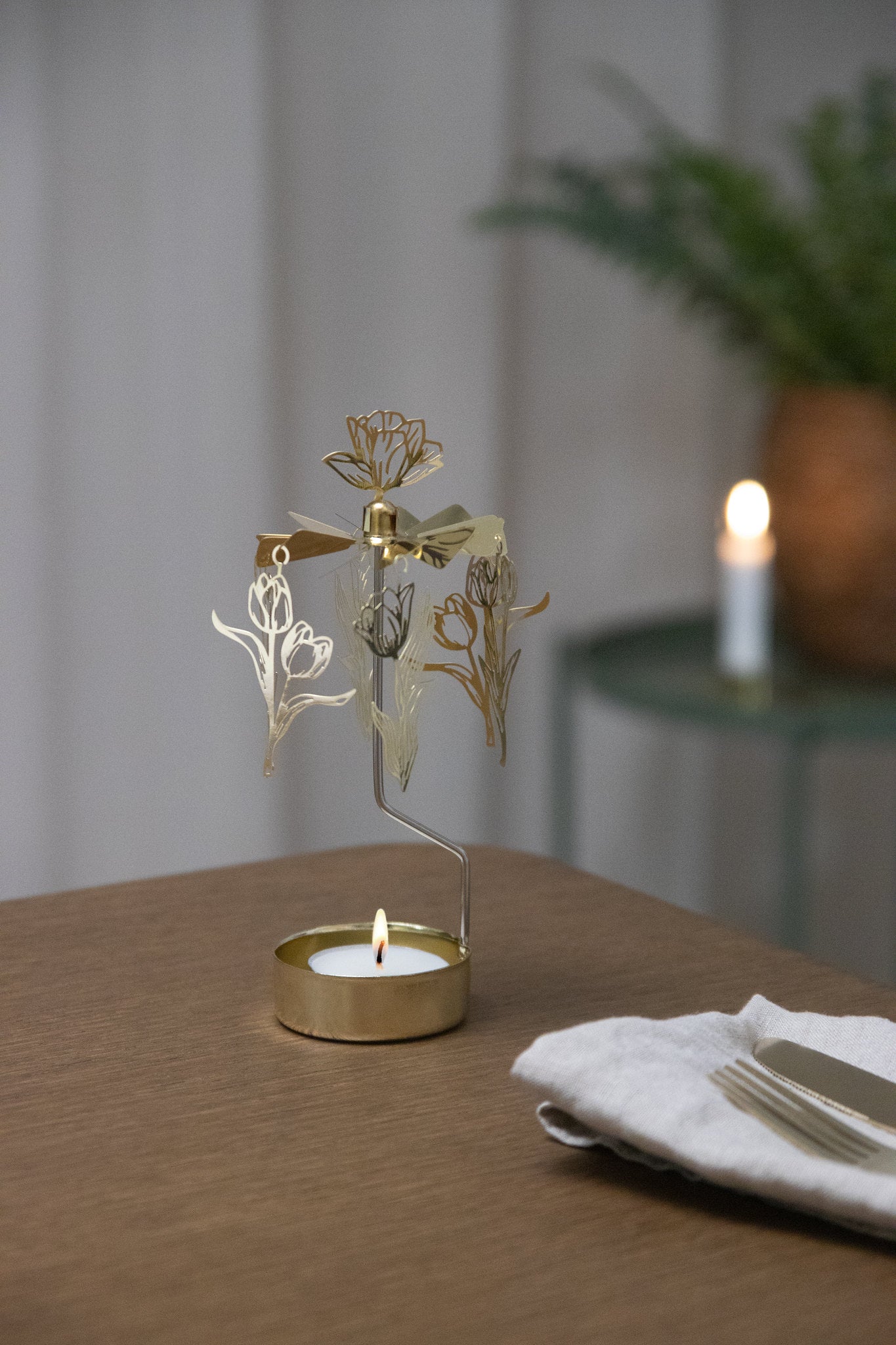Rotating Tealight Holder Tulips Gold - Pluto