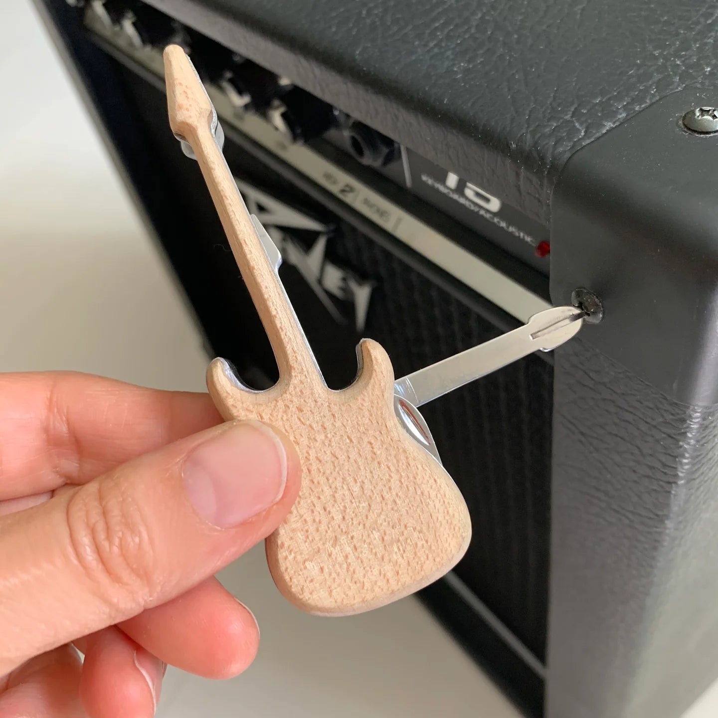 Multitool Guitar - Kikkerland