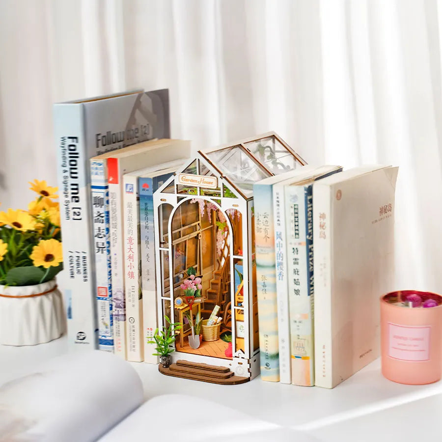 DIY Book Nook Garden House - Robotime