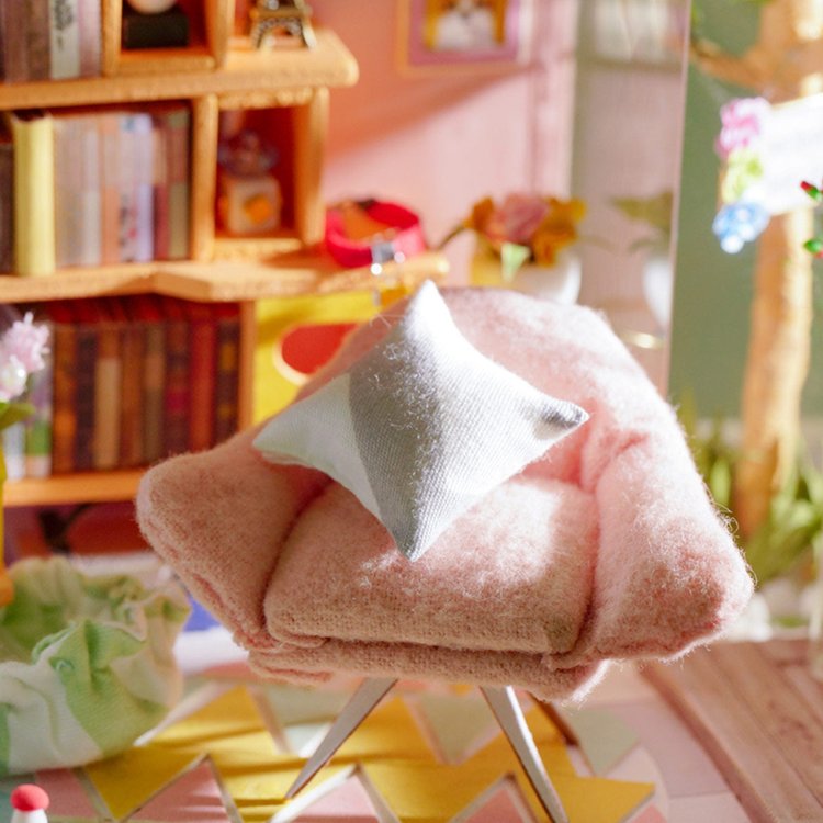 DIY Miniature House Dora's Loft - Robotime