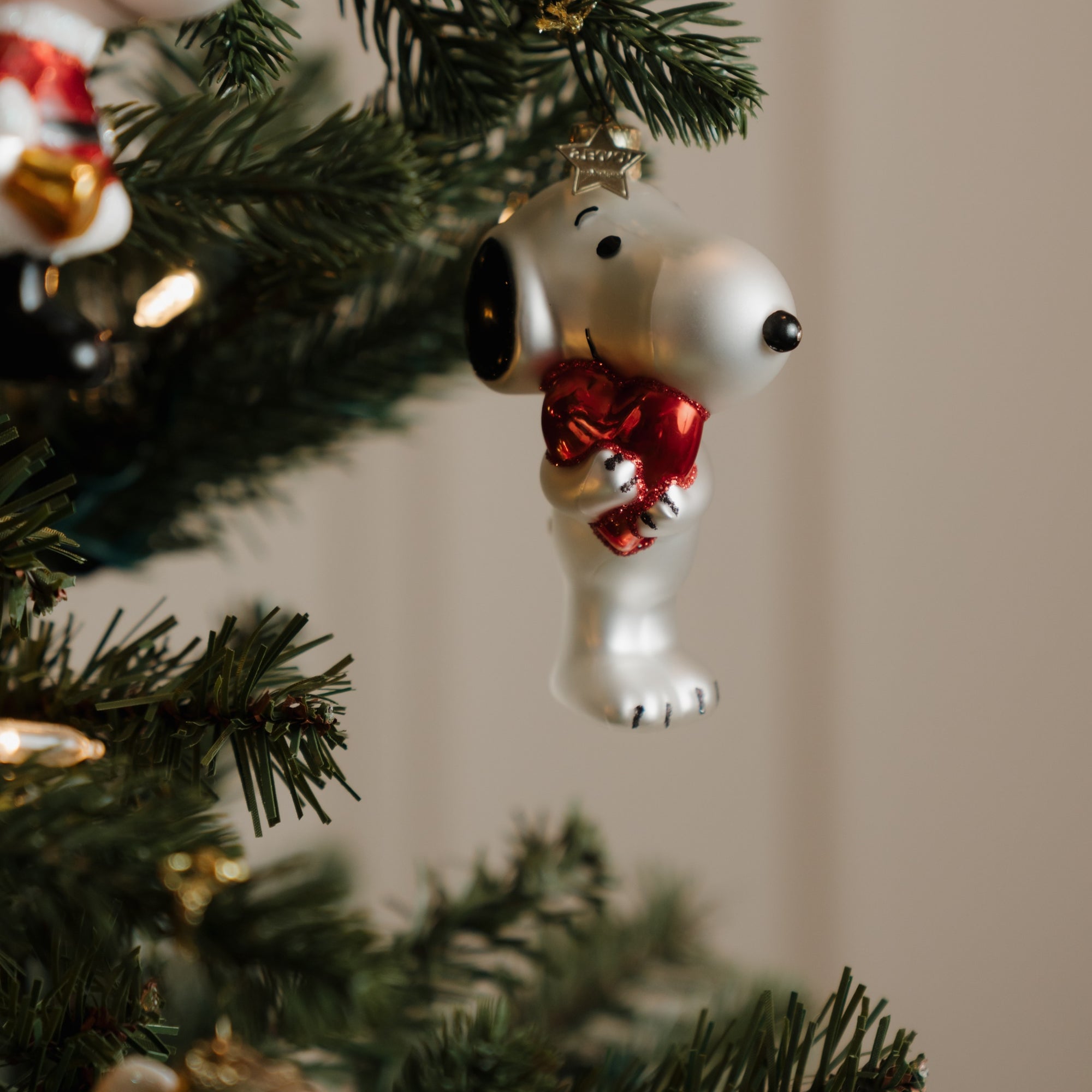 Christmas Ornament Snoopy with Heart - Vondels