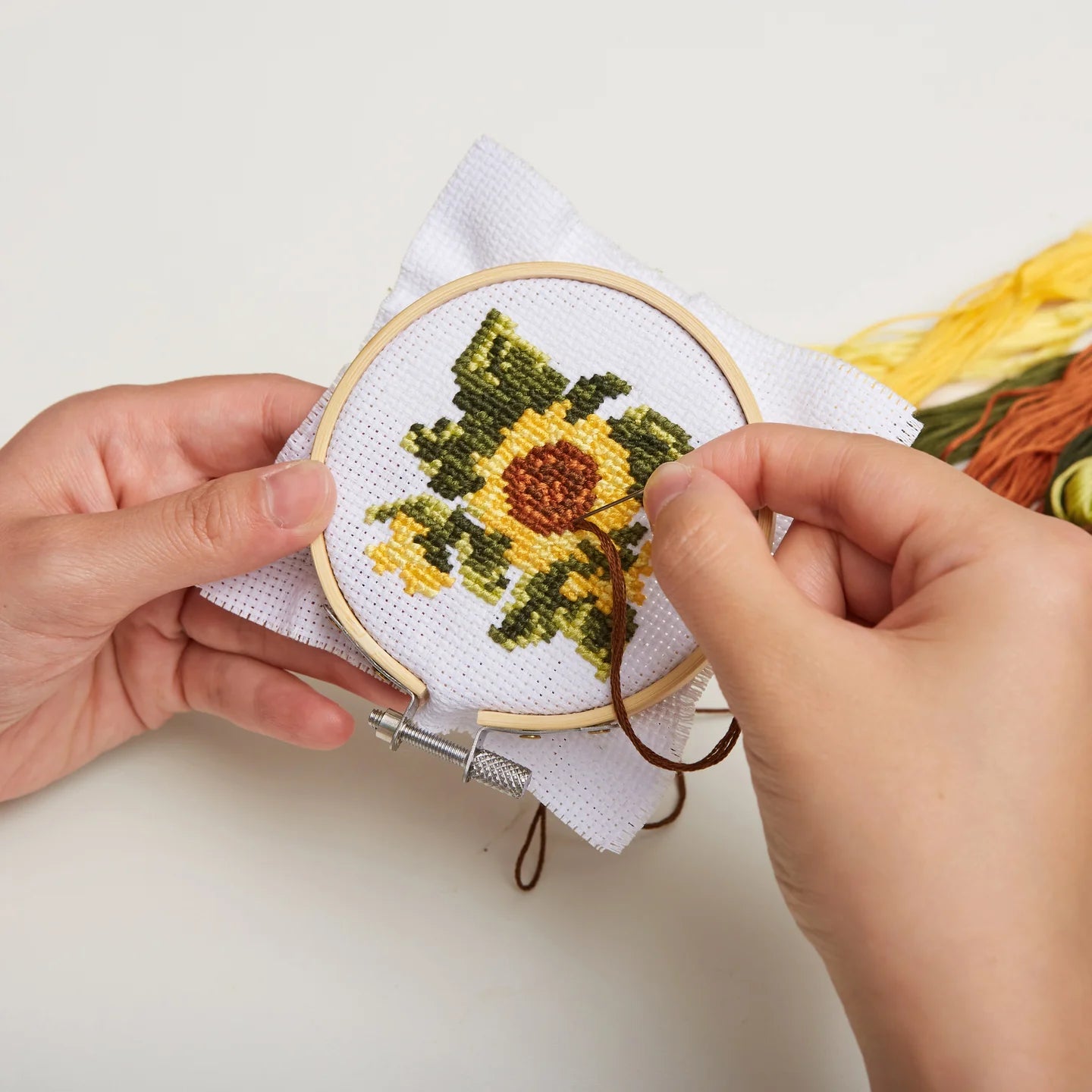 Mini Embroidery Kit Cross Stitch Sunflower - Kikkerland 