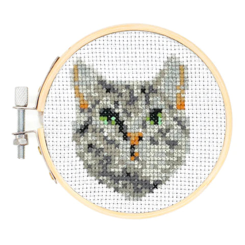 Mini Embroidery Kit Cat - Kikkerland