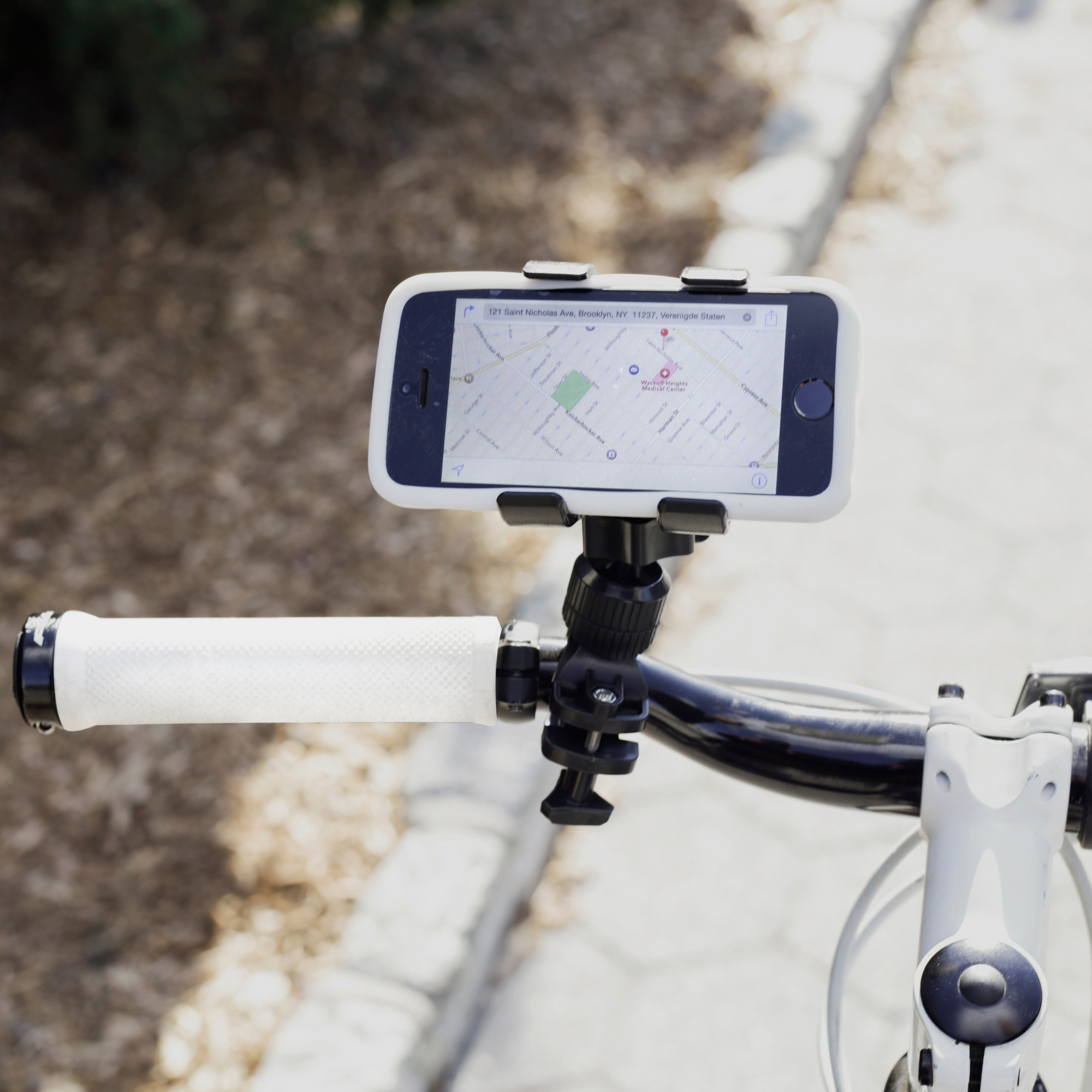 Bicycle phone holder - Kikkerland