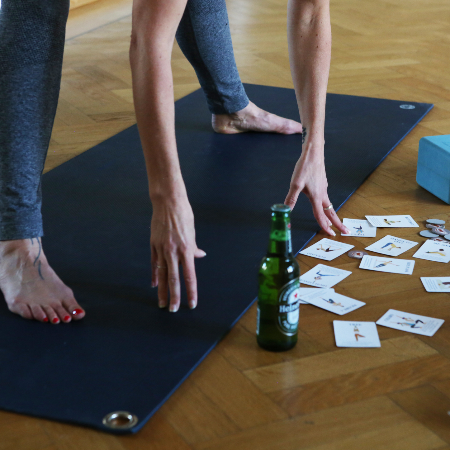 Drinking Game Beer Yoga - Kikkerland