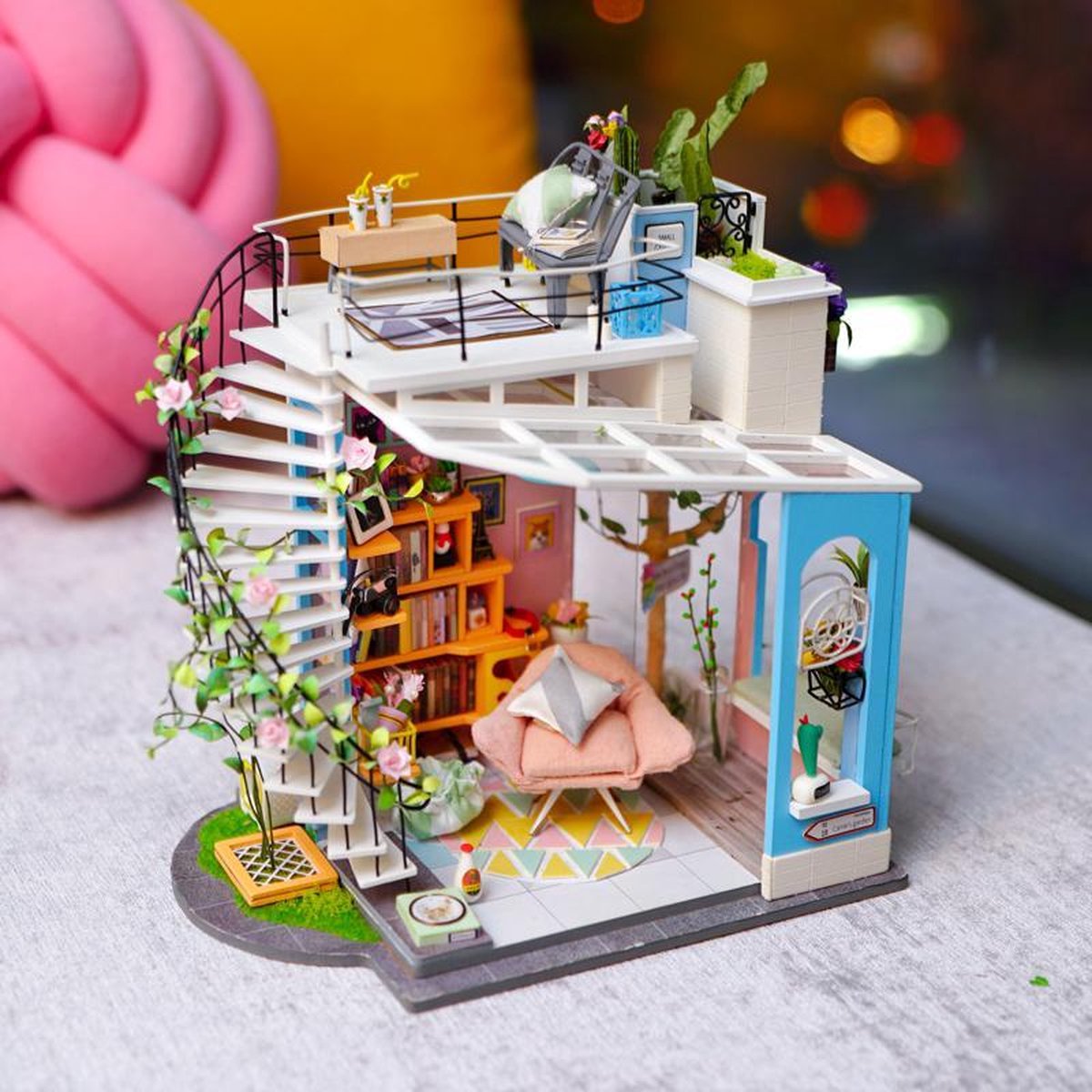 DIY Miniatuurhuis Dora's Loft - Robotime